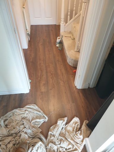 Hallway laminate flooring install Hallway laminate flooring install